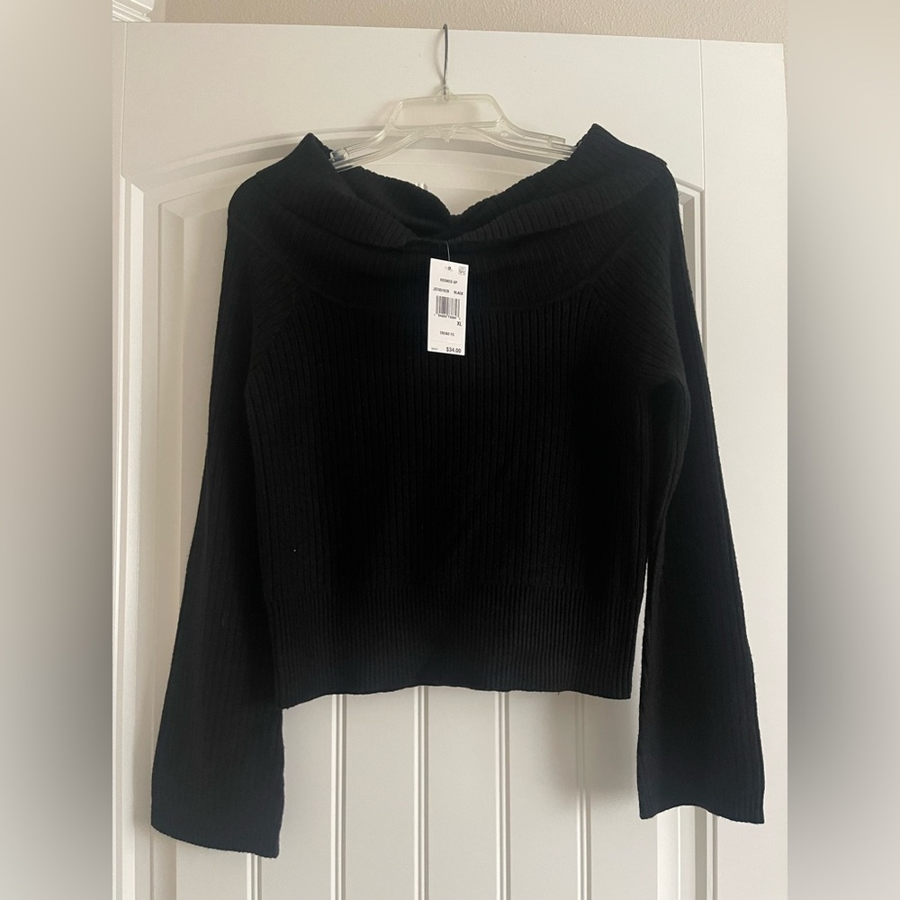 Hooked Up by IOT Twist Top XL